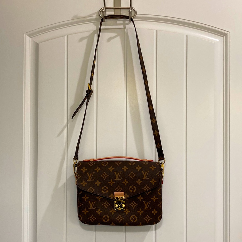 LV NWOT LV. Purse. NOT REAL. Very well made with real leather accents.